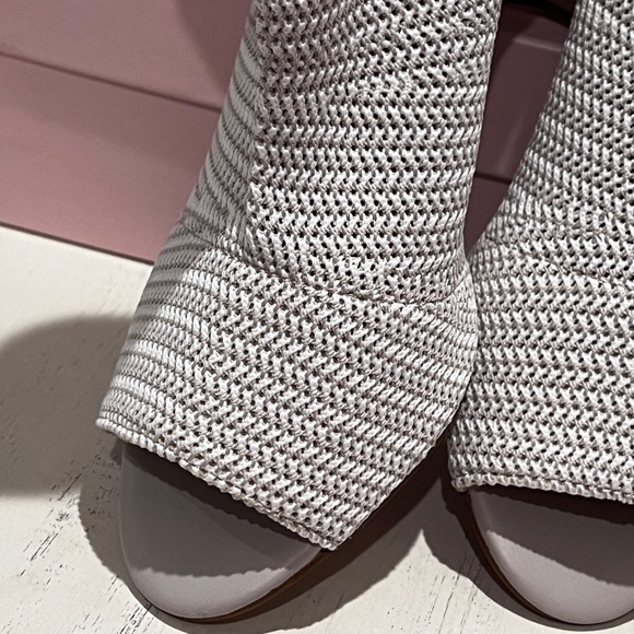 NWOT - Avec Les Filles White Heeled Peep Toe Boots - Picture 5 of 8